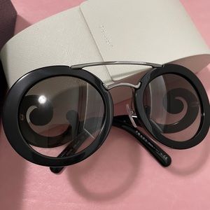 Prada Sunglasses SPR 13S Black/Silver (1AB0A7)